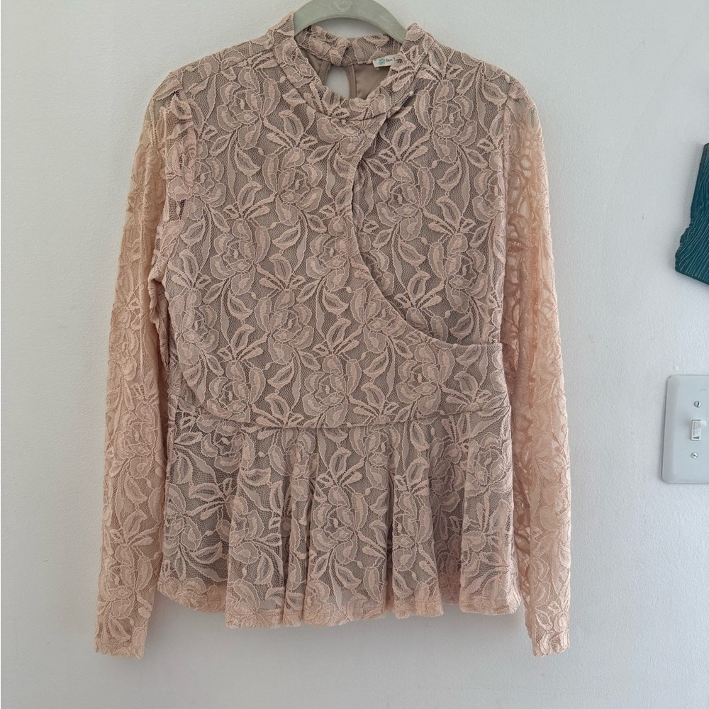 love, Fire Floral Lace Peplum Blouse in Soft Pink